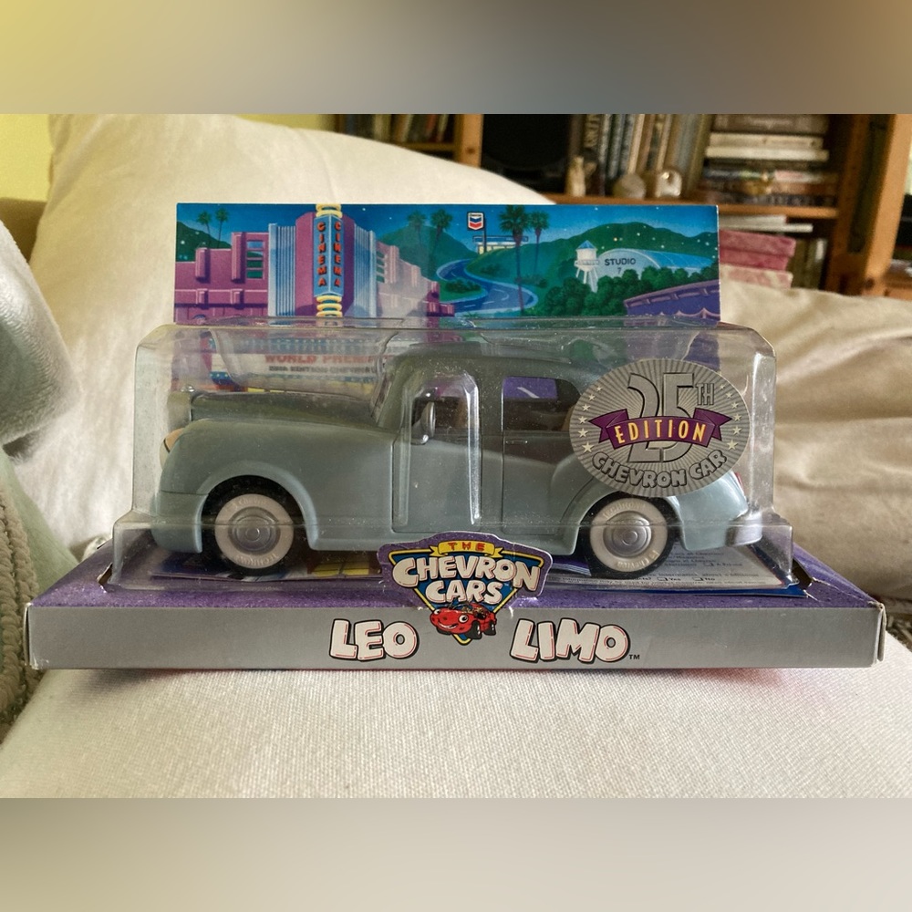 Chevron Cars Collectible 25th Edition - Leo Limo - 2000